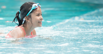 a child swimming in a pool